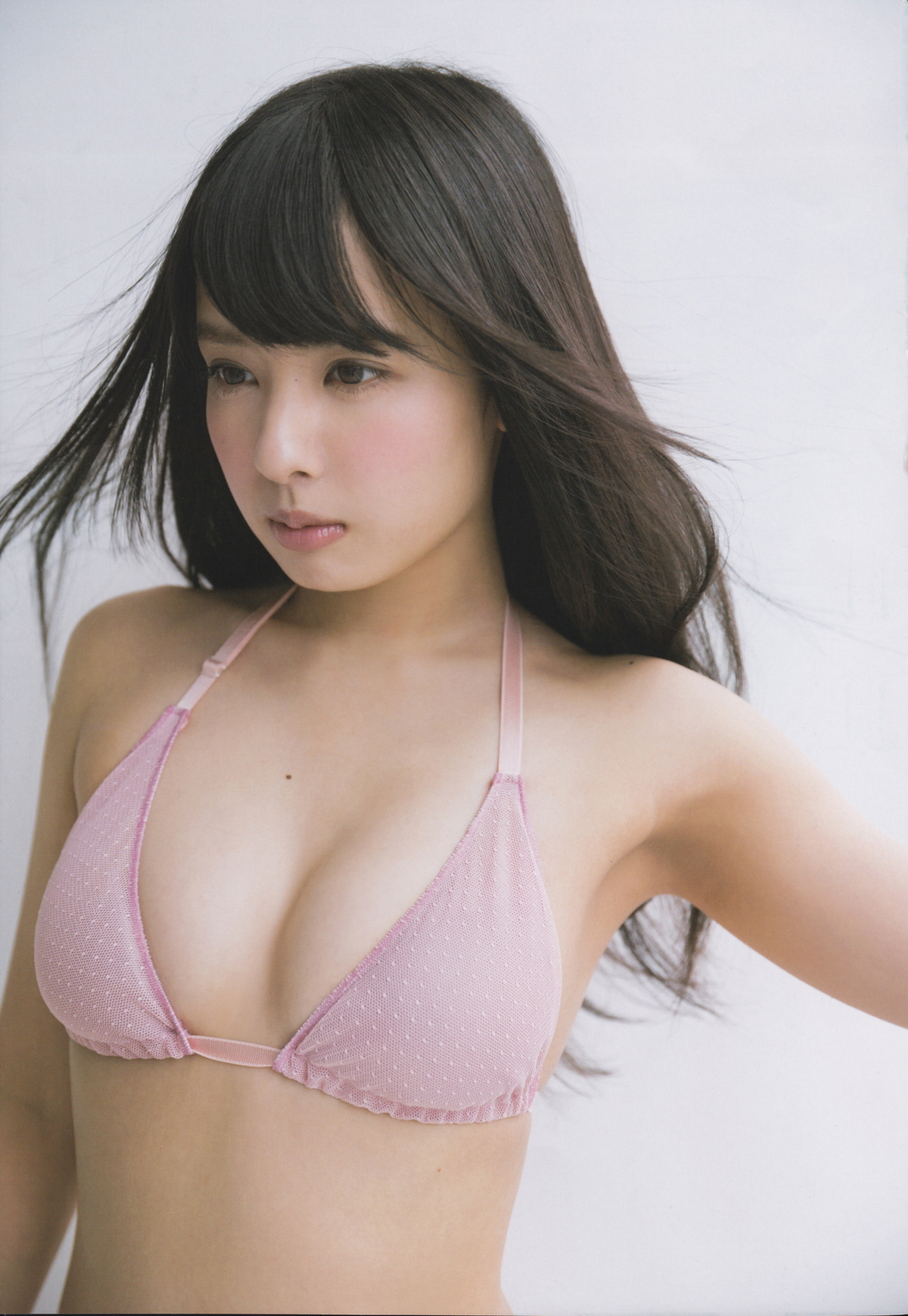 山田 菜々 胸